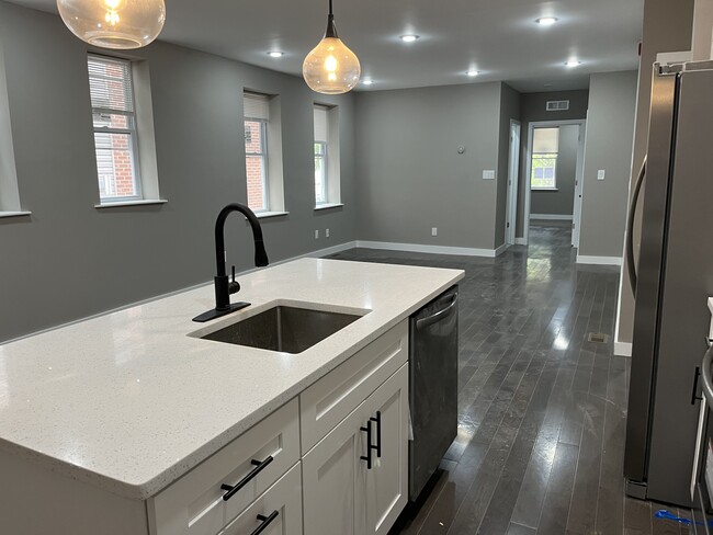 1235 S 47th St, Unit Apt 3F in Philadelphia, PA - Building Photo - Building Photo