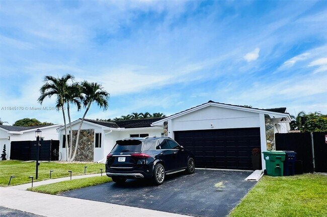 8040 SW 196th St in Cutler Bay, FL - Building Photo - Building Photo