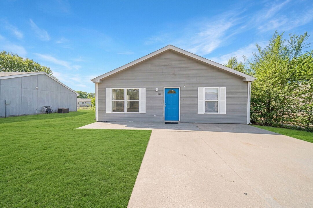 1501 Westwood Blvd in Junction City, KS - Building Photo