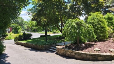 60 Havilands Ln in White Plains, NY - Building Photo - Building Photo