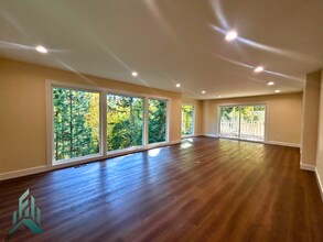 24845 Evergreen Rd in Philomath, OR - Foto de edificio - Building Photo