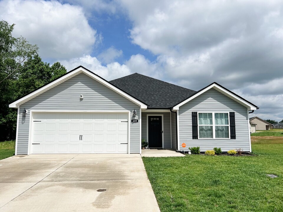 409 Bender Ct in Clarksville, TN - Building Photo