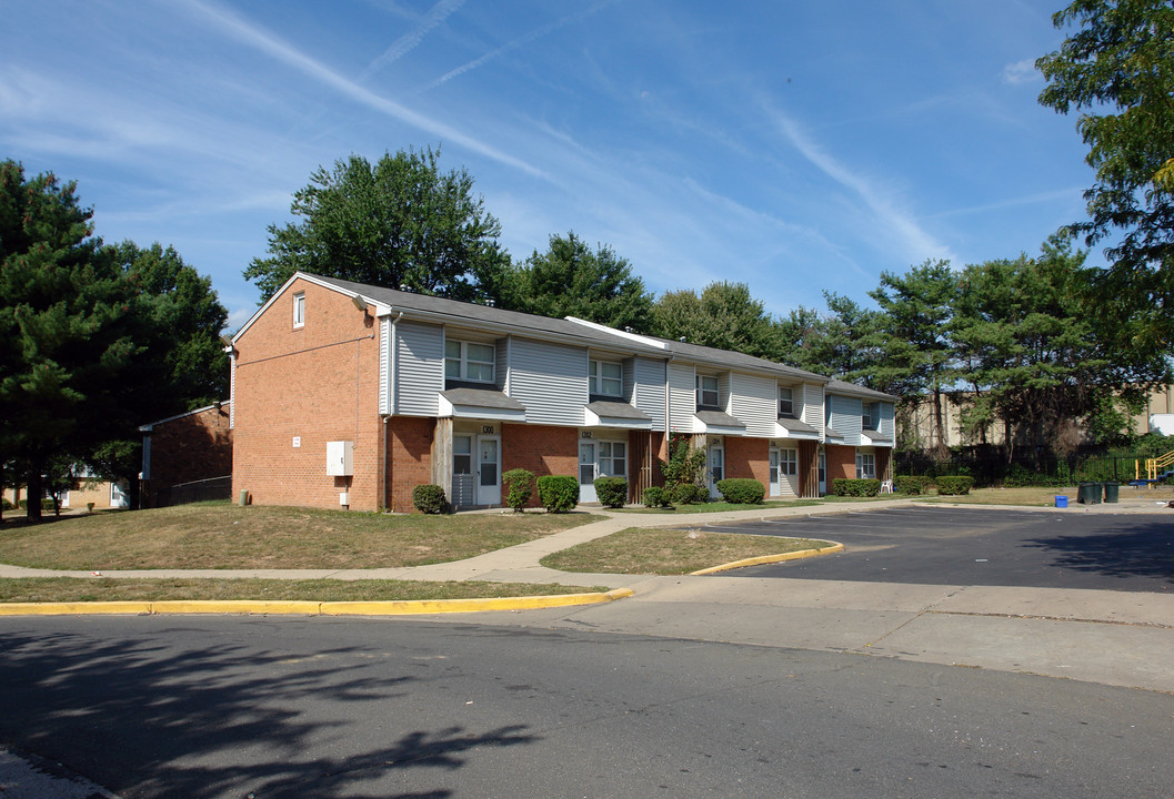 David Scull Courts in Rockville, MD - Building Photo