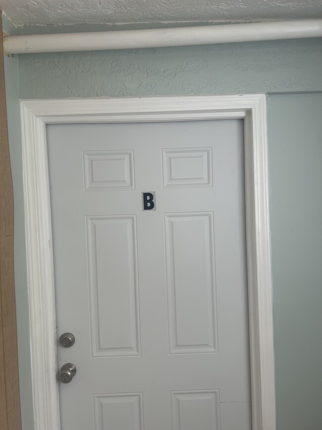 2233 S 2nd Ave, Unit Apartment B in Pocatello, ID - Foto de edificio - Building Photo