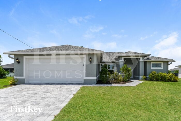 418 SW 31st Ave in Cape Coral, FL - Building Photo