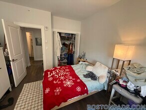 81 Park Dr in Boston, MA - Building Photo - Building Photo