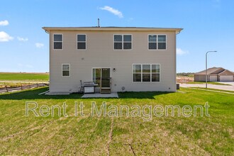 6910 Stony Pt Dr in Papillion, NE - Building Photo - Building Photo