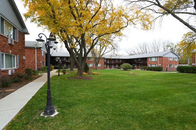 Plum Grove in Rolling Meadows, IL - Building Photo - Building Photo