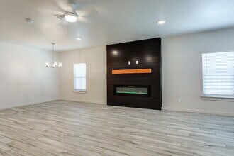 7048 41st St in Lubbock, TX - Building Photo - Building Photo