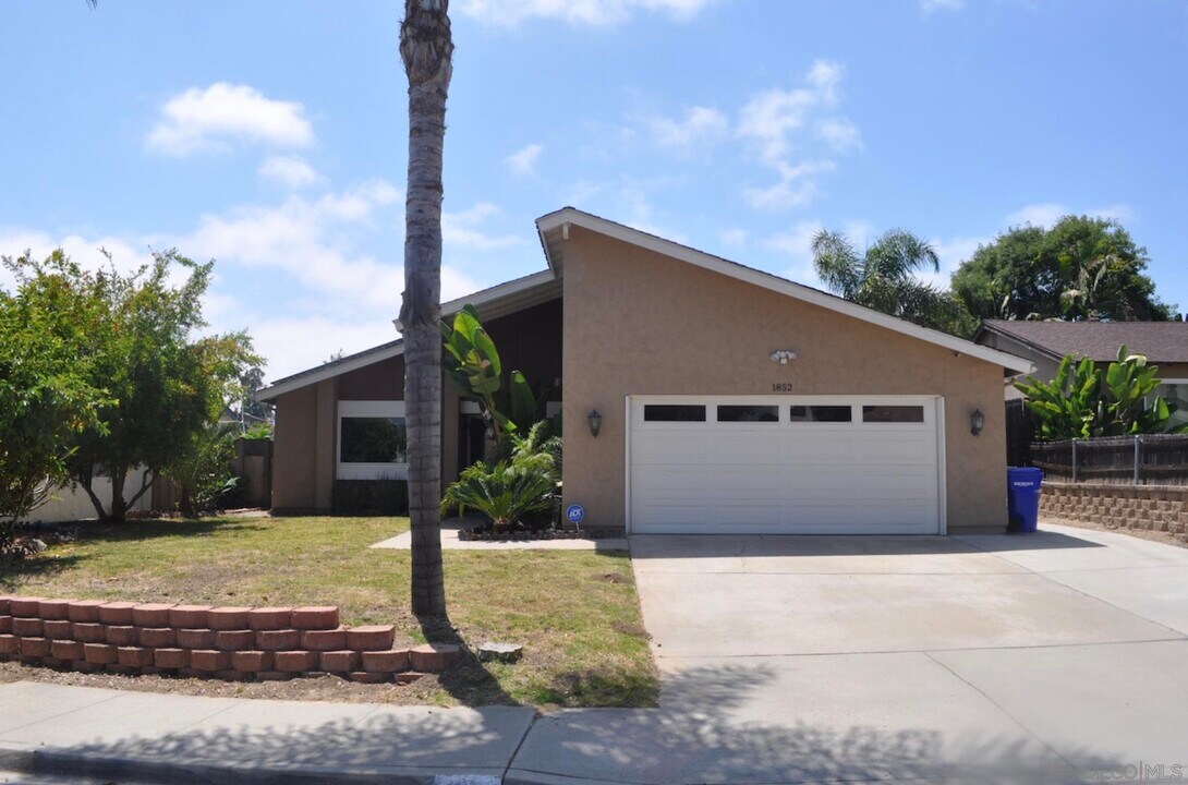 1852 Sonoma Ln in Lemon Grove, CA - Building Photo