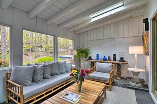 28 Holiday Dr, Unit SI ID1300133P in Woodstock, NY - Building Photo