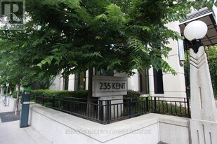 235 Kent St in Ottawa, ON - Building Photo