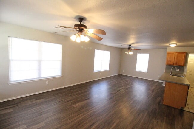 1900 Terrace Lawn Dr in Oklahoma City, OK - Building Photo - Building Photo