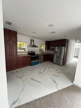 532 NE 12th Ave in Fort Lauderdale, FL - Building Photo - Building Photo