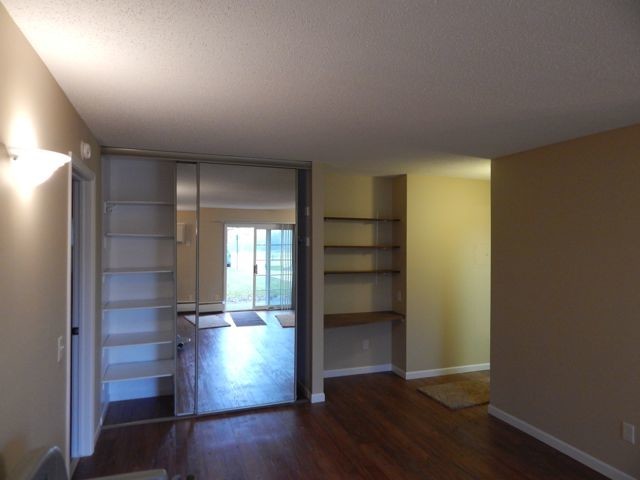 1006 Westbrooke Way in Hopkins, MN - Building Photo