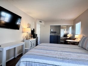 324 W Ward Ave in Ridgecrest, CA - Building Photo - Building Photo