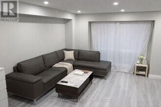 50 Strathaven Dr in Mississauga, ON - Building Photo - Building Photo