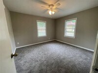 1102 Thomas Ave photo'