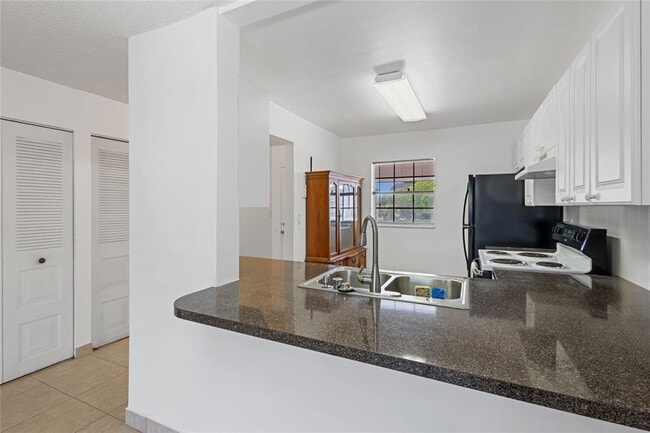 3250 NW 85th Ave in Coral Springs, FL - Foto de edificio - Building Photo