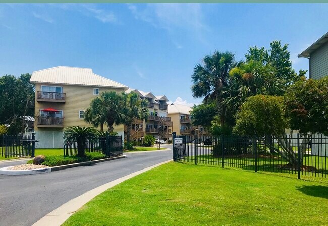 4 Yacht Club Dr, Unit Sunset Bay Villas in Daphne, AL - Foto de edificio - Building Photo