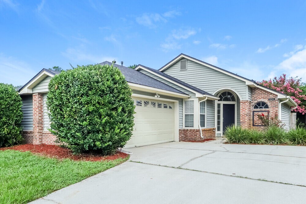 11250 Hudderfield Cir S in Jacksonville, FL - Building Photo