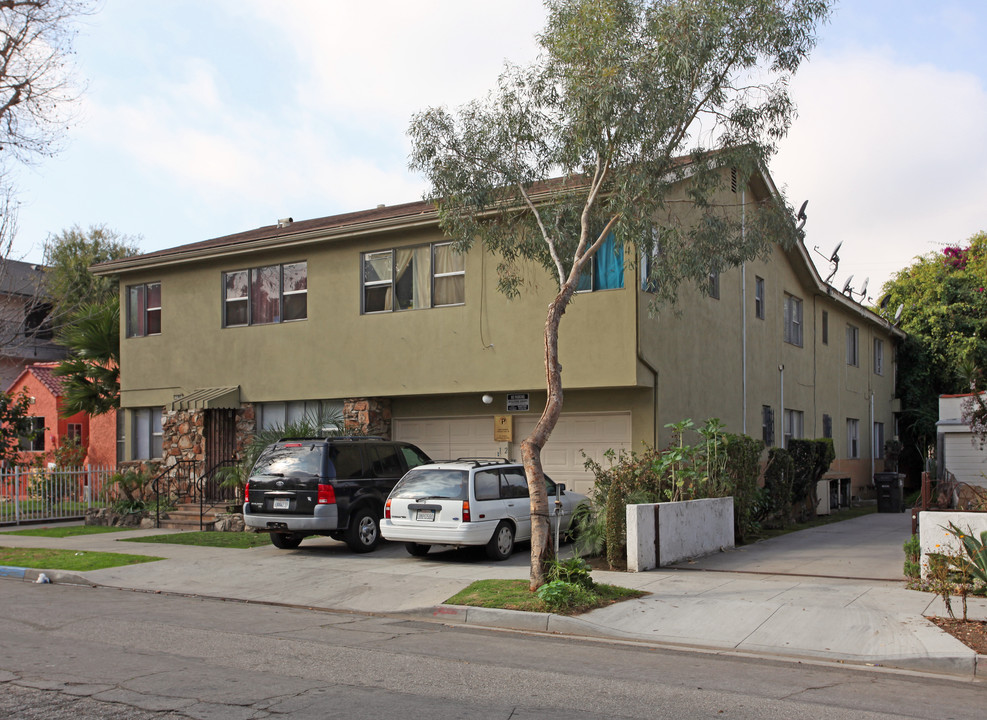 2227 Cedar Ave in Long Beach, CA - Building Photo