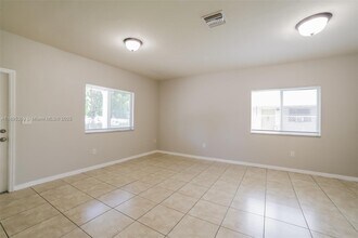 10131 W Indigo St in Miami, FL - Building Photo - Building Photo