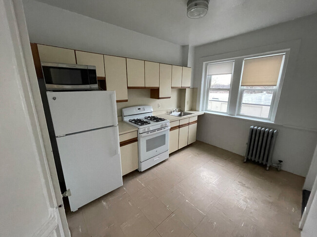 34 Medfield St, Unit 5 in Boston, MA - Building Photo - Building Photo