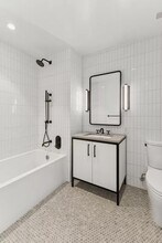 21 India St in Brooklyn, NY - Foto de edificio - Building Photo