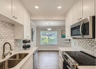 3172 Via Alicante in San Diego, CA - Building Photo - Building Photo