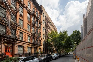 129 W 89th St in New York, NY - Building Photo