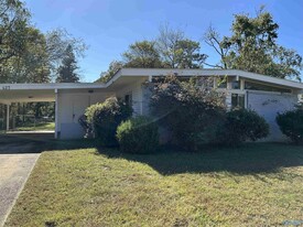 427 S Edgemont Cir NW in Huntsville, AL - Building Photo