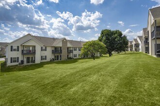 Catalina Club Apartments in Pataskala, OH - Foto de edificio - Building Photo