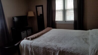 28 Miller St in Quincy, MA - Foto de edificio - Building Photo