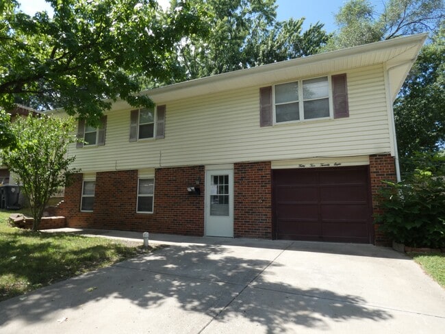 property at 5228 N Richmond Ave