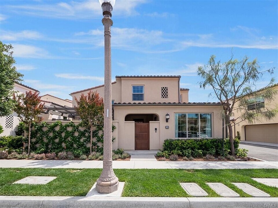116 Falcon Rdg in Irvine, CA - Building Photo