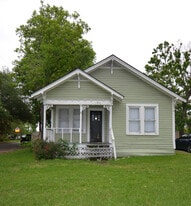 1001 N Park St in Brenham, TX - Building Photo