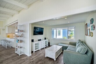 5185 Shore Dr-Unit -ID1248675P in Carlsbad, CA - Foto de edificio - Building Photo