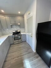 73 Marshall St, Unit #2 in Somerville, MA - Foto de edificio - Building Photo