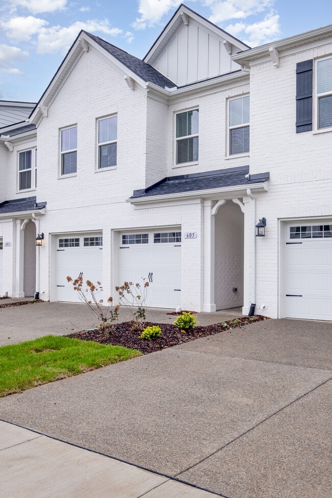605 Club View Way in Mount Juliet, TN - Foto de edificio - Building Photo