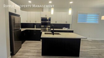 438 Carringvue Grv NW in Calgary, AB - Building Photo