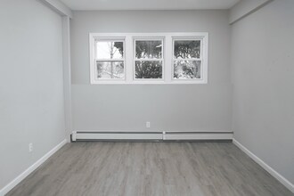 Hillside Gardens in Middletown, CT - Building Photo - Interior Photo