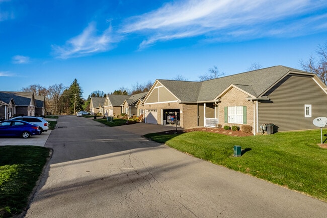 Woodridge Villas in Aliquippa, PA - Foto de edificio - Building Photo