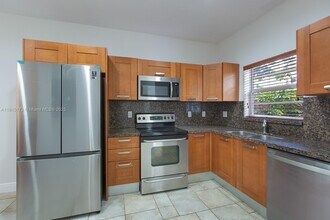 2913 SW 30th Ct in Miami, FL - Building Photo - Building Photo
