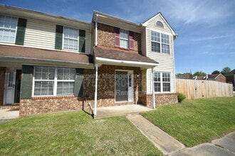 701 Nottaway Dr in Chesapeake, VA - Building Photo - Building Photo