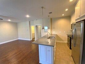 305 Felt Cir in Houston, TX - Building Photo