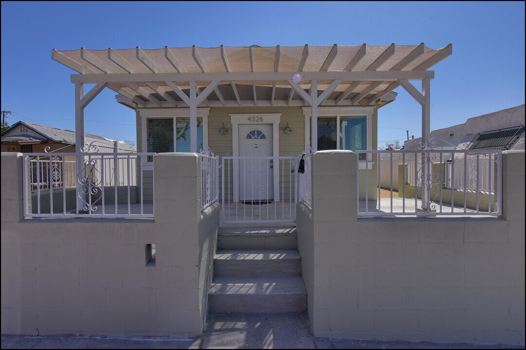 4326 Manchester Ave in El Paso, TX - Building Photo