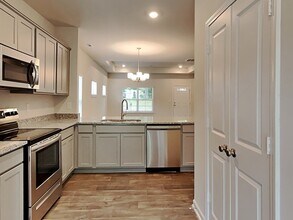 425 Ridge Ave in Mooresville, NC - Foto de edificio - Building Photo