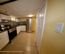 322 1st St in Blakely, PA - Building Photo - Building Photo