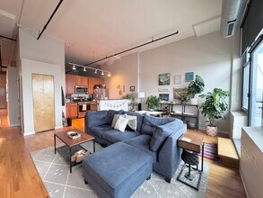 1224 W Van Buren St in Chicago, IL - Building Photo - Building Photo